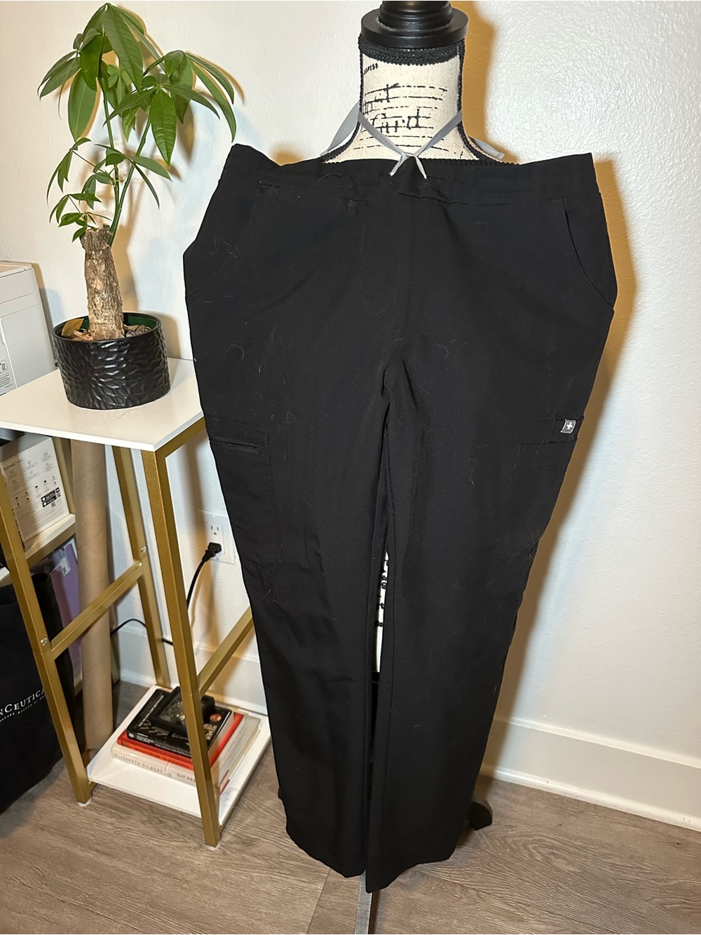 FIGS Yola Petite Skinny Scrub Pants Black XS Petite – Discontinued